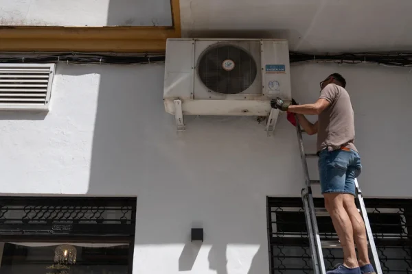 spain-air-conditioning-2282104067